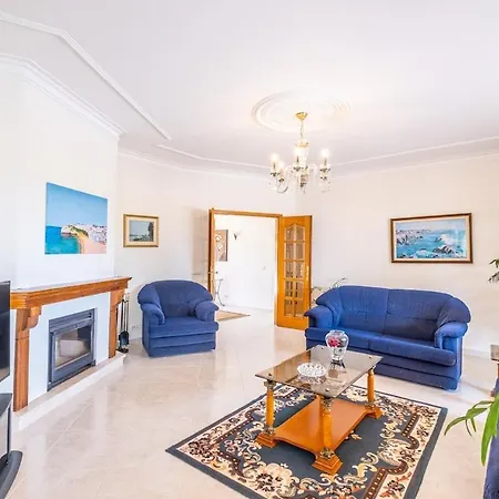 ヴィラ Gloria カルヴォエイロ